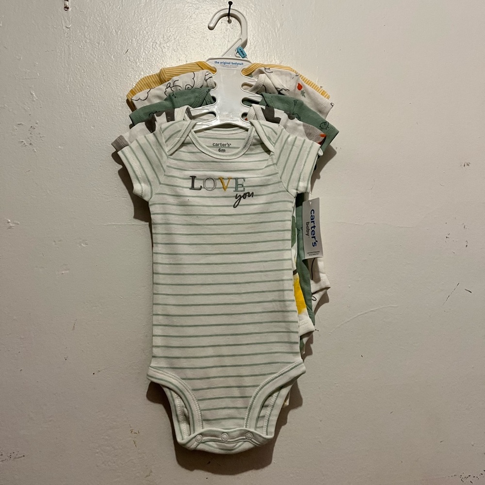Carter’s 5 pieces baby bodysuit